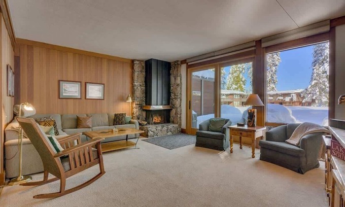Tahoe Sierra Estates Casa | Lake View|Pool|Pier|Bouys|Pickleball|Walk to town