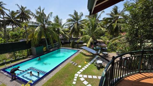 Uswetakeiyawa Casa | Lake View Resort by TropiCube