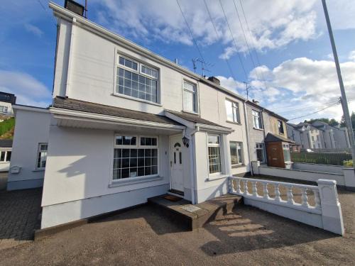 Enniskillen Casa | Lake View Retreat