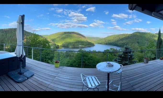 Miremont Casa | Lake view room with jacuzzi