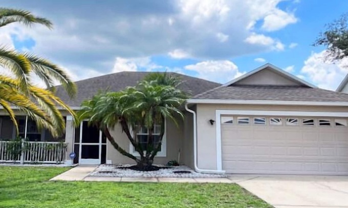 Crescent Lakes Casa | Lake View - South Facing Pool & Spa - Game Room - Nr Disney - Quiet Community