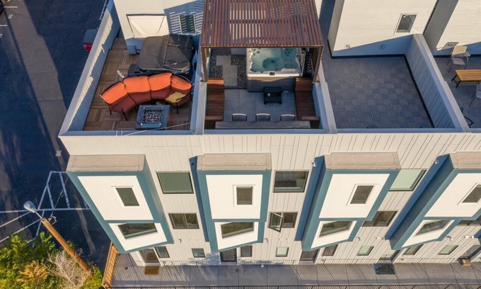 Berkeley Casa | Lake view Spa oasis in the city of Denver (hot-tub on the roof top)