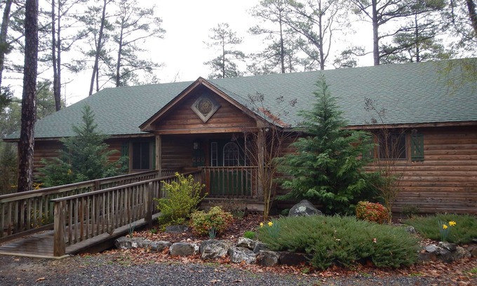 Mount Ida Cabaña | Lake view three bedroom, three bath cottage with private hot tub overlooking Lake Ouachita. by RedAwning