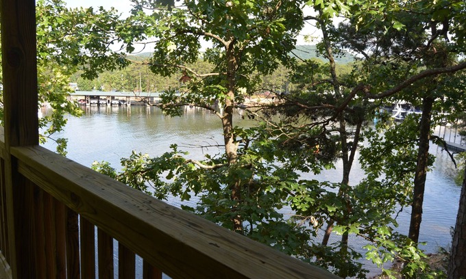Mount Ida Cabaña | Lake view two bedroom, two bath log-sided, luxury Harbor North loft cottage with hot tub overlooking Lake Ouachita. by RedAwning