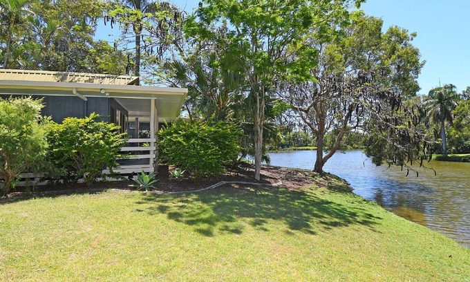 Urangan Cabina | Lake View Villa - Close to the beach