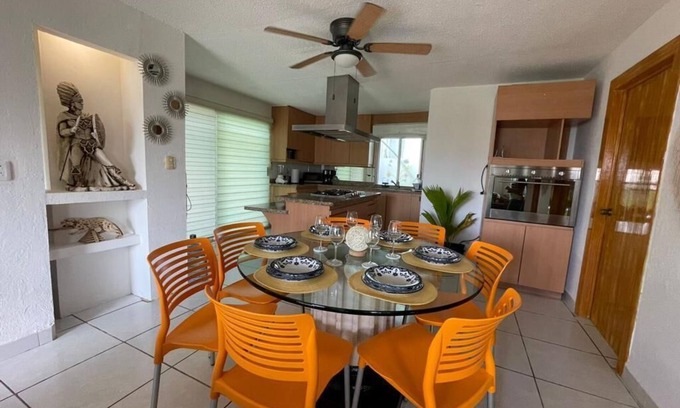 Zona Hotelera Villa | Lake view villa in the heart of the Hotel Zone in Cancun