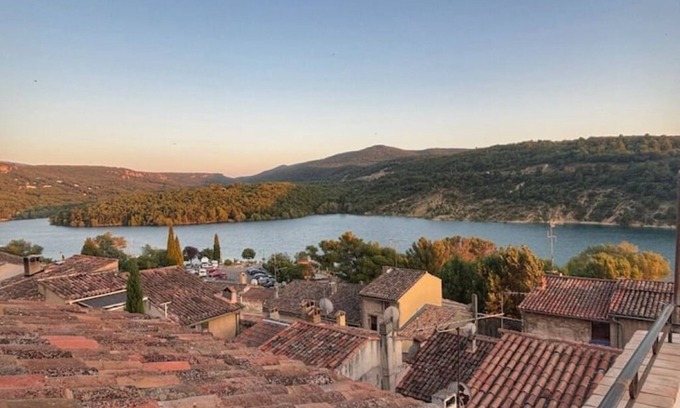 Bauduen Apartamento | Lake view with private terrace