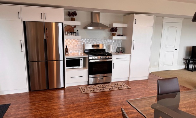 West Kelowna Estates Apartamento | Lake views, 8mins to downtown & 4 mins to wineries
