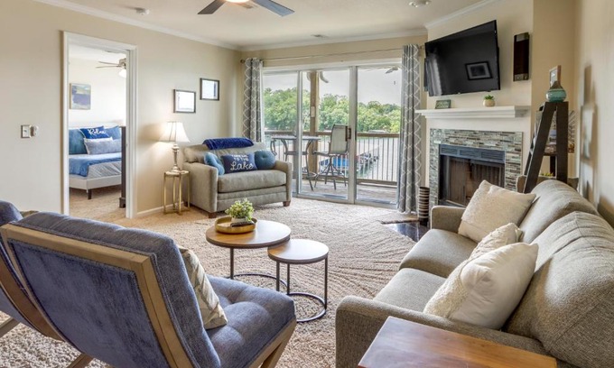 Osage Beach Apartamento | Lake Views and Pool Access Condo in Osage Beach!