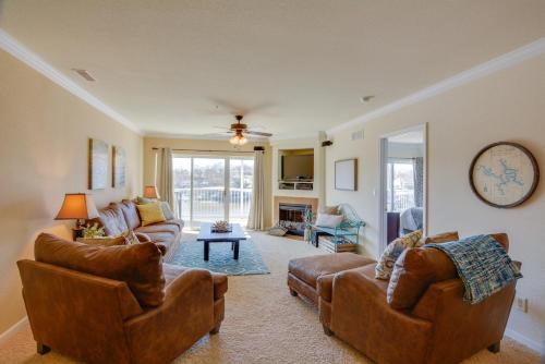 Osage Beach Apartamento | Lake Views and Pool Access Osage Beach Condo