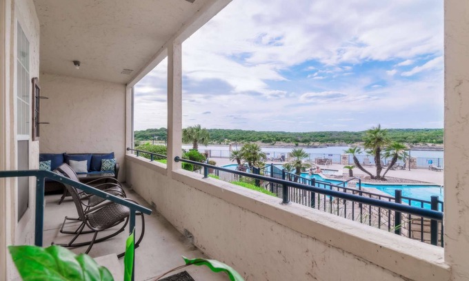 Highland Lake Estates Condominio | Lake Views and Resort Amenities with Indoor Pool, Hot Tub, Sauna, Fitness Center, Tennis Court