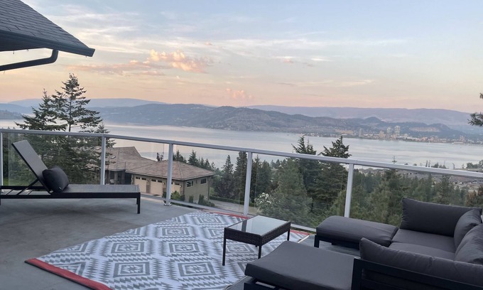 West Kelowna Estates Casa | Lake Views Beach Home - 6 mins to Downtown Kelowna