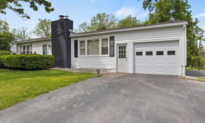 Seneca Falls Casa | Lake Views | Cayuga Wine Trail | Hot Tub | FLX