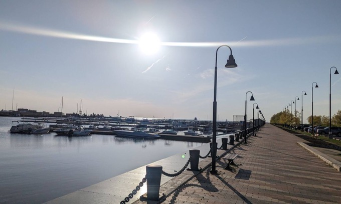 Lorain Casa | LAKE VIEWS!Cozy Lakeside Retreat across the street from Marina and Fishing Pier.