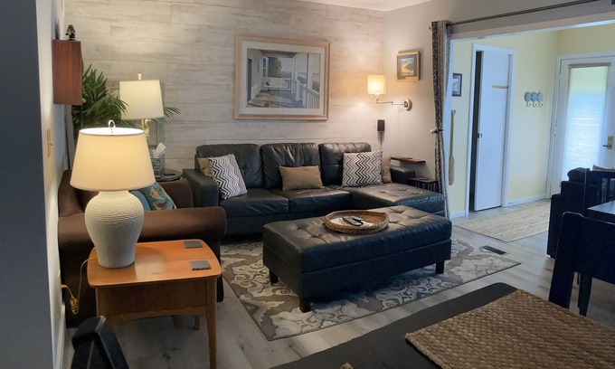 Port Clinton Condominio | Vistas al lago de las islas. Camina hasta los muelles Jet Express Docks en el centro RECIENTEMENTE RENOVADO!