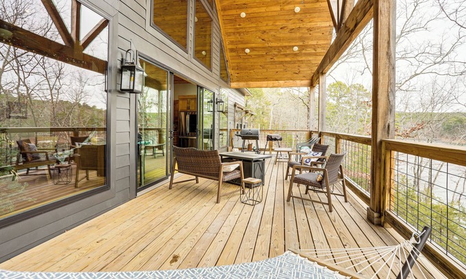 Drasco Cabina | Lake Views & Golf Access at Secluded Drasco Lodge