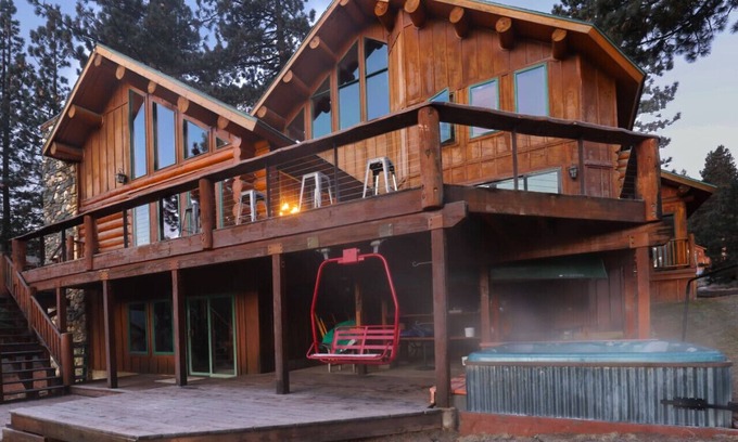 Wolfe Estates Apartamento | Lake Views King Cabin w Hot Tub | Trails | Sleds