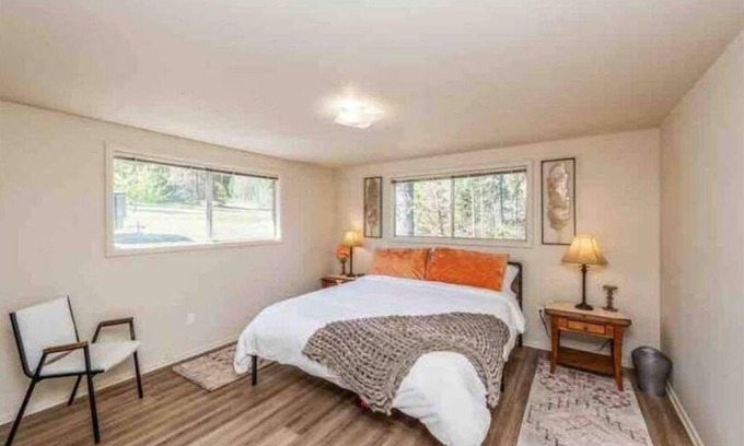 Somers Casa | Lake Views!-Minutes to public access-Somers, MT