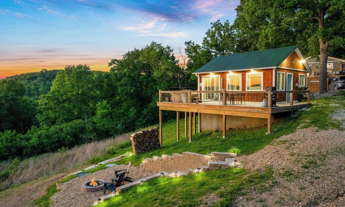 Omaha Casa | Lake Views! Private Hot tub and Fire Pit! Lux Couple's Retreat