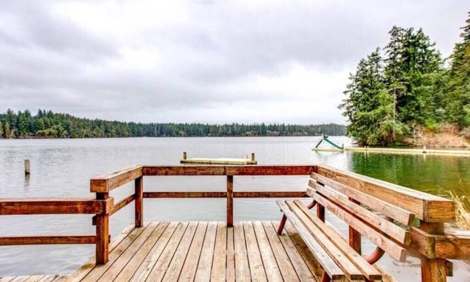 McKenna Casa | Lake Views w/Hot Tub+Pet Friendly