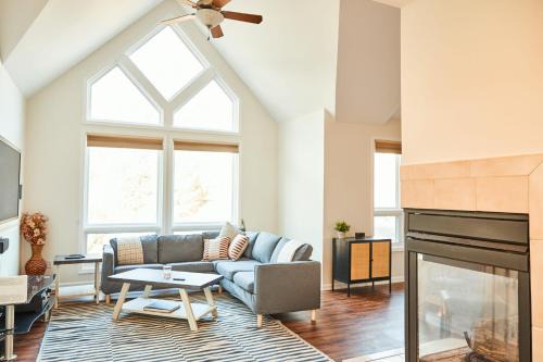 Lake Harmony Casa | Lake Villa with Theatre and Game Room