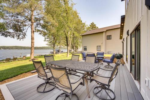 Amery Casa | Lake Wapogasset Home with Dock 7 Mi to Amery