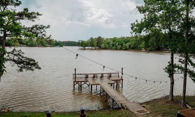 White Oak Casa | Lake Wateree Home W/Covered Porch, Sunset Views & Dock