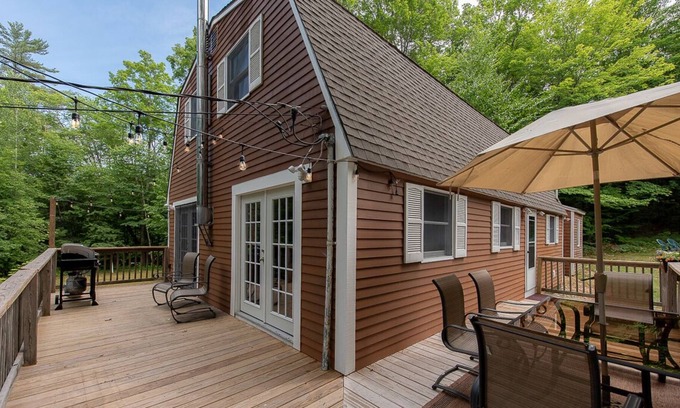 Meredith Casa | Lake Waukewan Cabin- 3 minutes to private community beach!