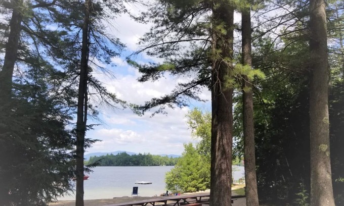 Moultonborough Cabaña | Lake Winni 2 BR & Den - uso de botes pequeños - Deepwood Lodges