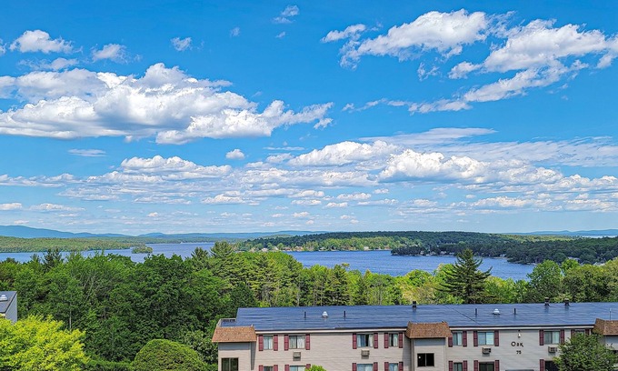 Weirs Beach Condominio | Lake Winni 2BR Condo / Hiking/Pool/Tennis