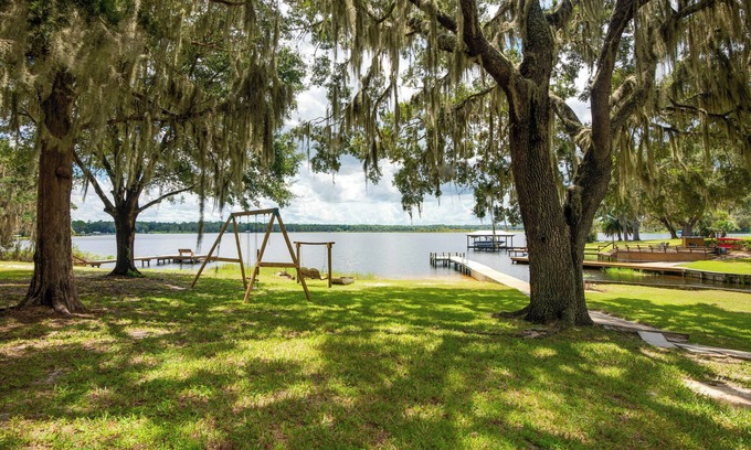 Hawthorne Casa | Lake Winnott Home w/ Boat Ramp & Dock