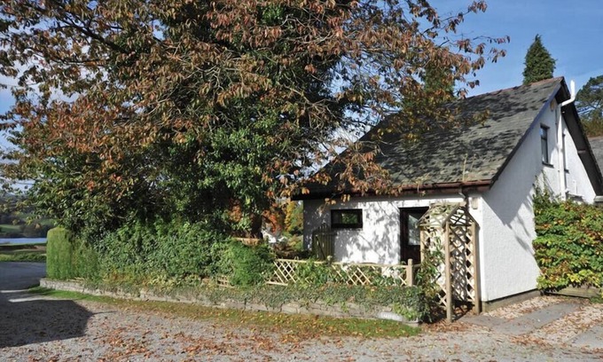 Near Sawrey Cabaña | LAKEFIELD COTTAGE, pet friendly, with a garden in Hawkshead