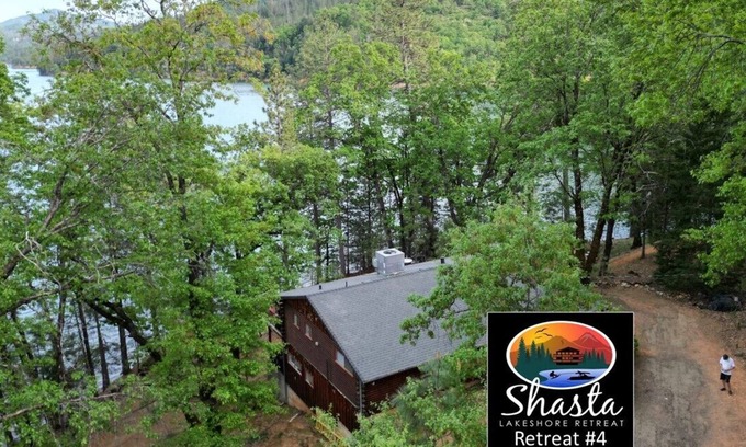 Lakehead Cabina | Lakefront #1 Cabin on Acre, Kayaks, Paddle Boards - Shasta Lakeshore Retreat #4