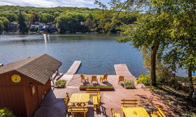 Lake Harmony Casa | Lrge Grps, Reunions, Lake Front, 2 casas, 2 ht tbs, tbl piscina, wifi, cbl, muelles