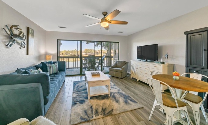 Miramar Beach Cabaña | Lakefront 226 3 Bedroom Condo by Redawning