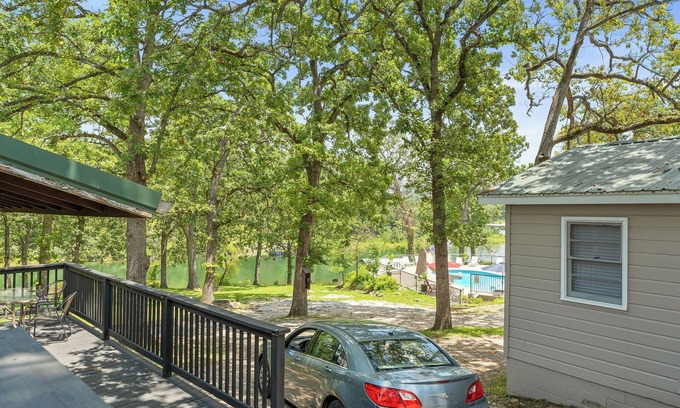 Kimberling City Cabina | Lakefront 2BR Cabin w/ Pool + Swim & Boat dock