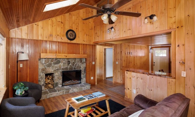 Bethlehem Cabaña | Lakefront 3 Bedroom Log Cabin
