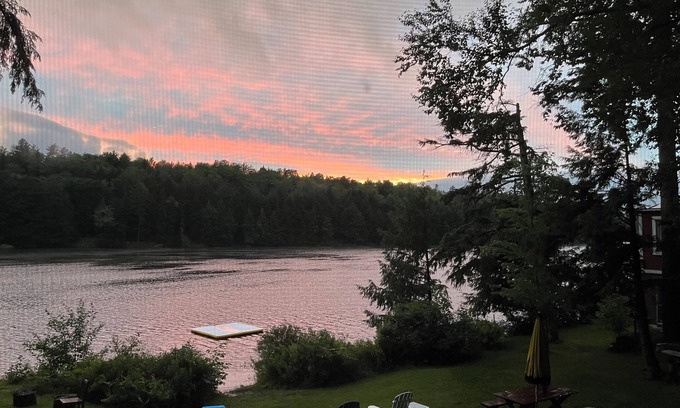 North Concord Cabina | Lakefront 3-bedroom Rustic Cabin in Ryegate, VT. Pet-Friendly!