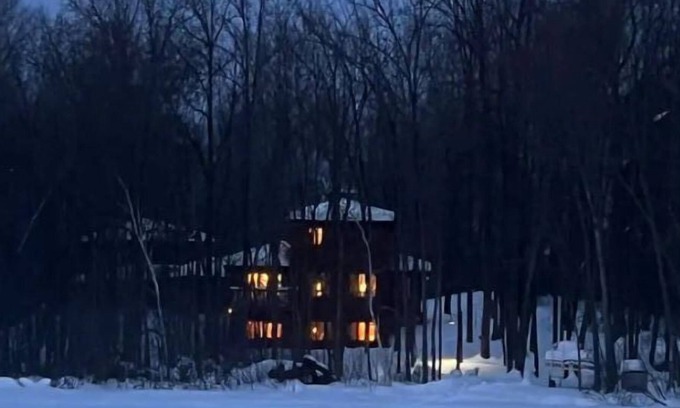 Cumberland Cabina | LAKEFRONT 3 STORY CABIN WITH DOCK AND FIREPLACE