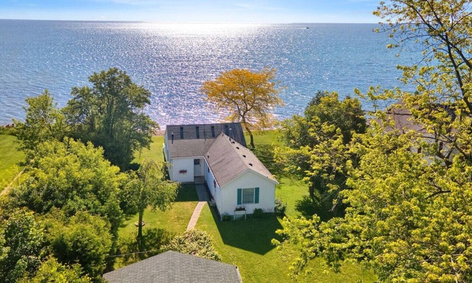 Port Sanilac Casa | Lakefront 3BD, Home Walk to Downtown Port Sanilac