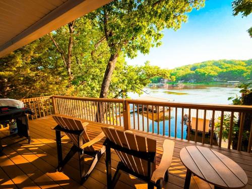 Camdenton Casa | Lakefront 4bd2badockgrilldecksfirepit-12pp