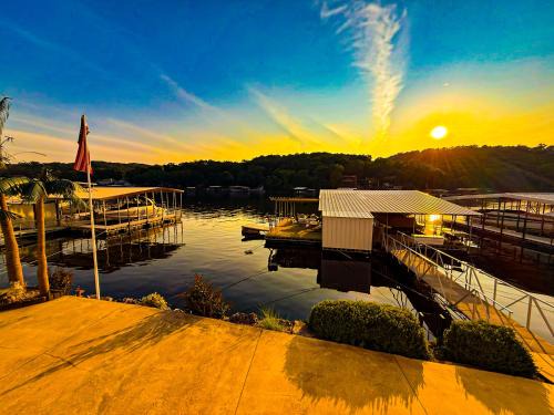 Camdenton Casa | Lakefront-4bd3ba-sleeps 12pp