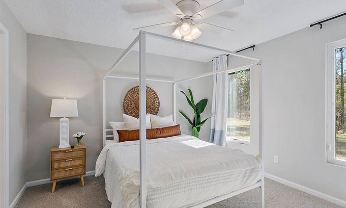 St. Marys Casa | Lakefront 4BR Retreat Near Kings Bay Modern & Remote Work Ready
