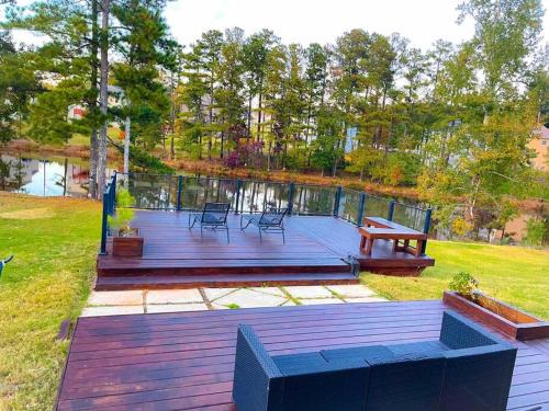 Conyers Casa | Lakefront 5BR New Home Relaxing and Peaceful