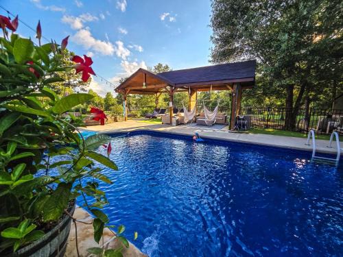 Upatoi Casa | Lakefront 6BR house with Pool, Game Room & Private Pier