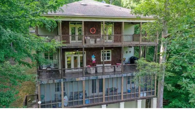 Savannah Casa | Lakefront Access 6-bed Pickwick Lake House w/ Dock