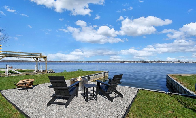 Fairfield Beach Casa | Lakefront Airstream Retreat with Boat Dock at Buckeye Lake