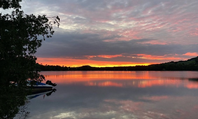 West Glover Casa | Lakefront apartment with lake views