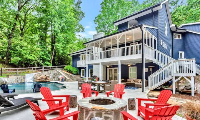 Flowery Branch Casa | Lakefront, Backyard Oasis, Camp🔥Marshmallows, Indoor Gym, Saltwater Pool
