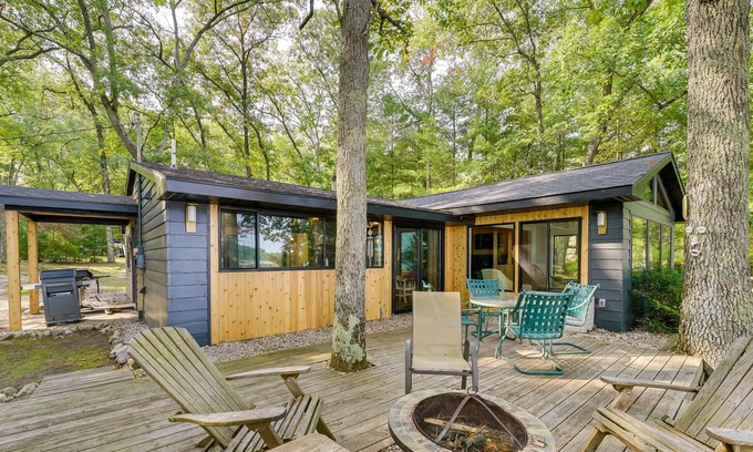 Baldwin Cabaña | Lakefront Baldwin Cottage w/ Deck & Private Beach!